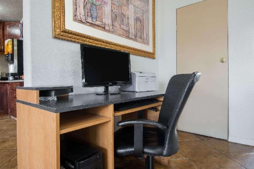 Knights Inn Colorado Springs Central image 9