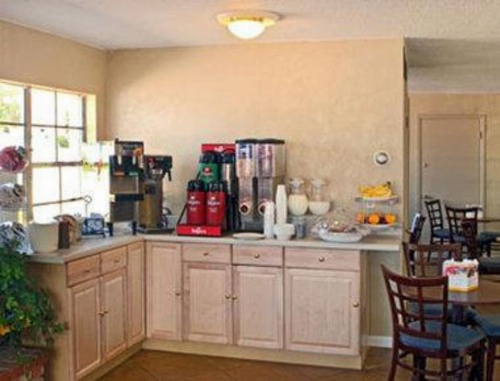 Knights Inn Colorado Springs Central image 11